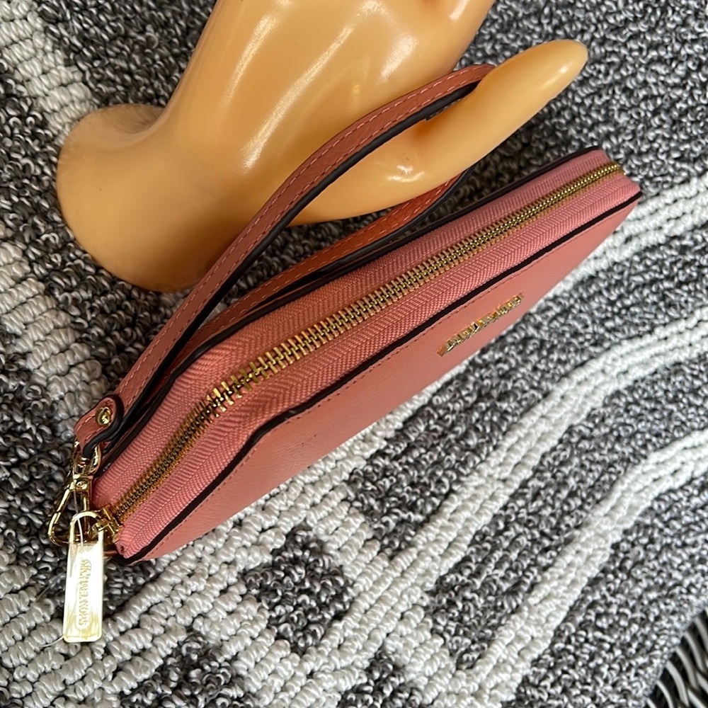 Michael Kors Jet Set Travel Large Travel CONTINENTAL 
Sherbert - Picture 3 of 16